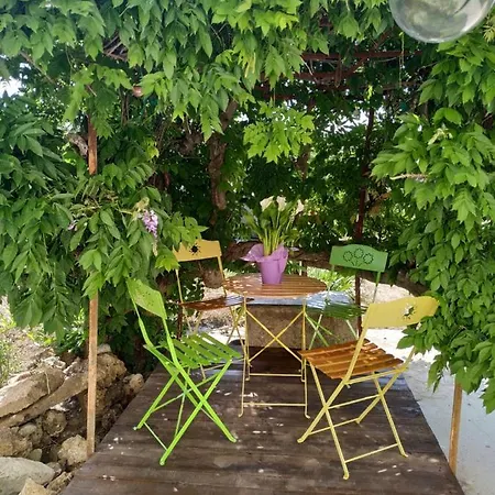 D'hotes De Lamy לינה וארוחת בוקר 3*